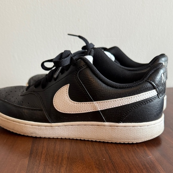 Nike Classic Black and White Leather Shoes - 10W/8.5M - Picture 4 of 7
